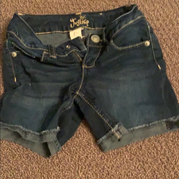 6 pairs of girls shorts size 6/7 nonsmoking home. - Picture 4 of 7